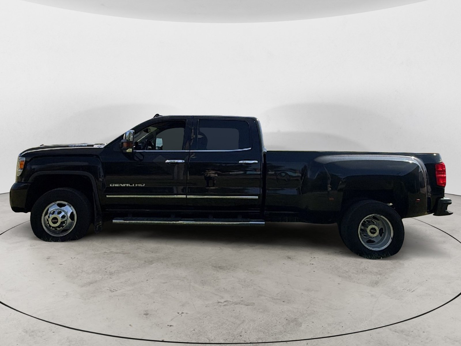 Used 2019 GMC Sierra 3500 Denali w/ Duramax Plus Package AWD/4WD image 3