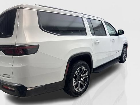 Used 2024 Jeep Wagoneer L Series II RWD image 13