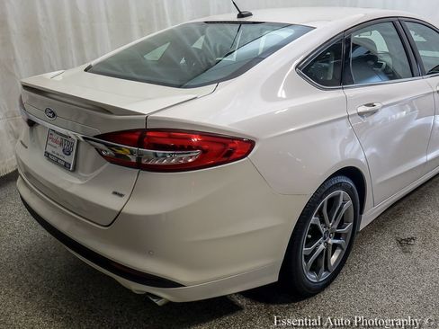 Used 2017 Ford Fusion SE w/ Equipment Group 201A FWD image 8
