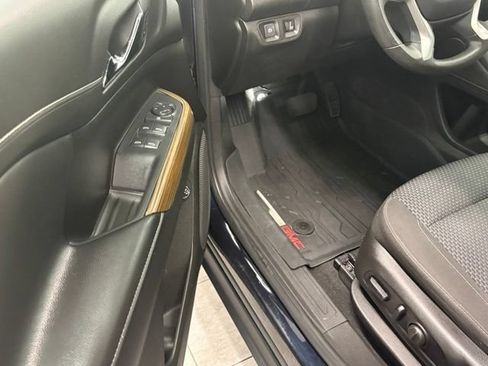 Used 2021 GMC Acadia SLE w/ Driver Convenience Package FWD image 13