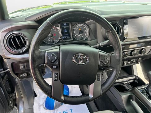 Used 2022 Toyota Tacoma TRD Sport AWD/4WD image 10