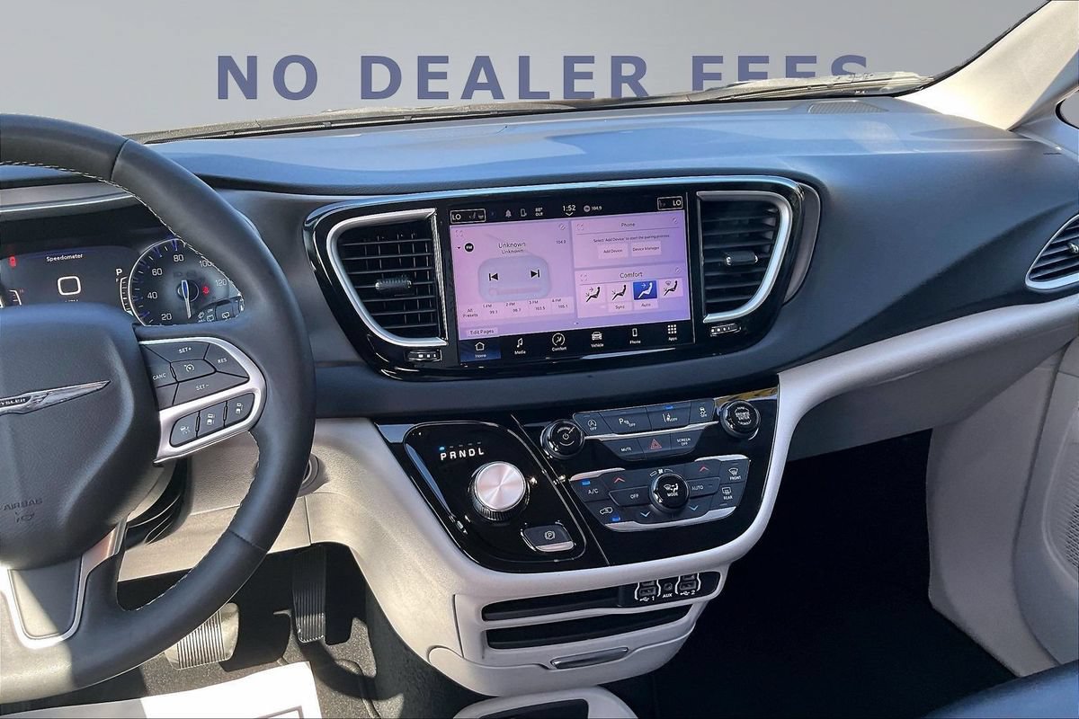 Used 2023 Chrysler Pacifica Touring-L FWD image 9