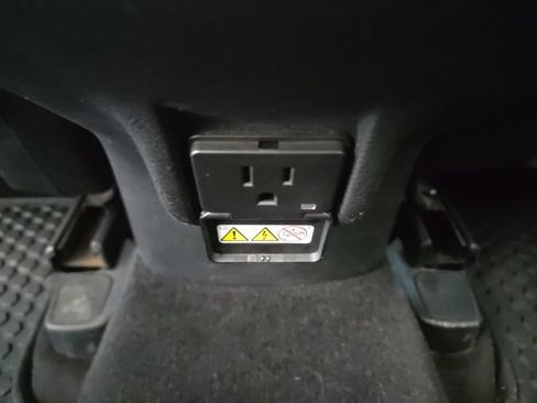 Used 2014 Jeep Cherokee Latitude w/ Cold Weather Group FWD image 9