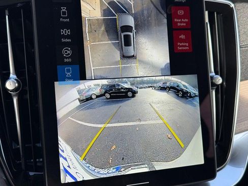 Used 2025 Volvo XC90 B6 Plus image 21