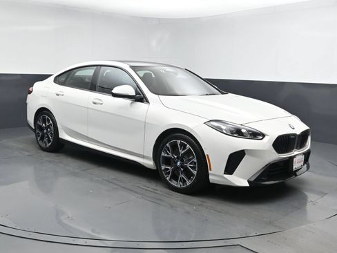 Used 2025 BMW 228i xDrive w/ Premium Package AWD/4WD image 2