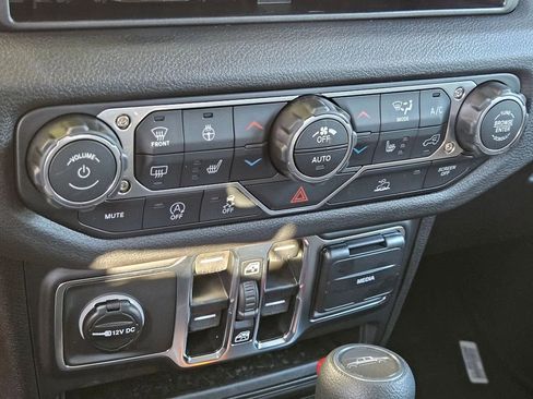 New 2025 Jeep Gladiator Sport image 21