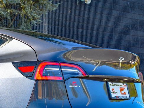 Used 2021 Tesla Model Y Long Range image 13