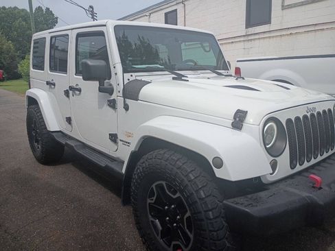 Used 2014 Jeep Wrangler Unlimited Sahara w/ Max Tow Package AWD/4WD image 4