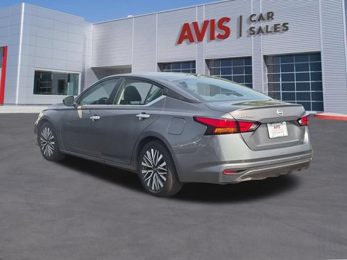 Used 2025 Nissan Altima 2.5 SV FWD image 9