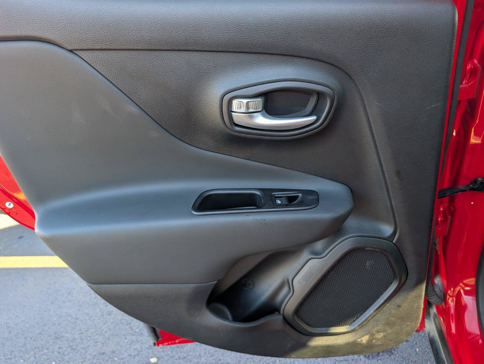 Used 2023 Jeep Renegade Latitude AWD/4WD image 36