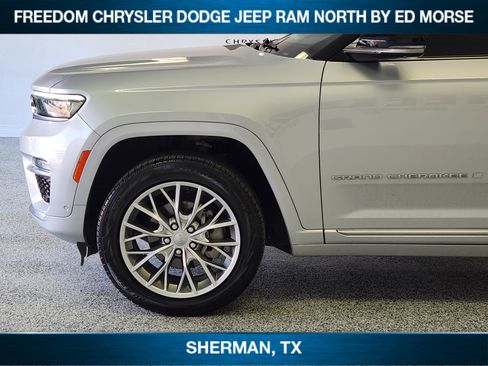 Used 2023 Jeep Grand Cherokee Summit image 6