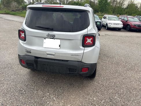 Used 2019 Jeep Renegade Sport w/ Sport Appearance Group image 17