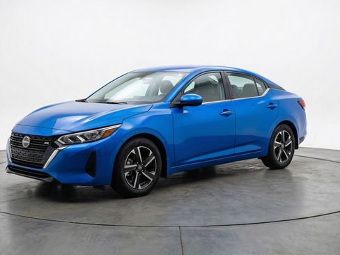 Used 2025 Nissan Sentra SV image 3