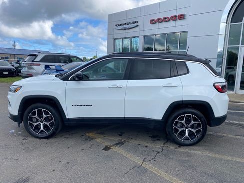 Used 2025 Jeep Compass Limited AWD/4WD image 2