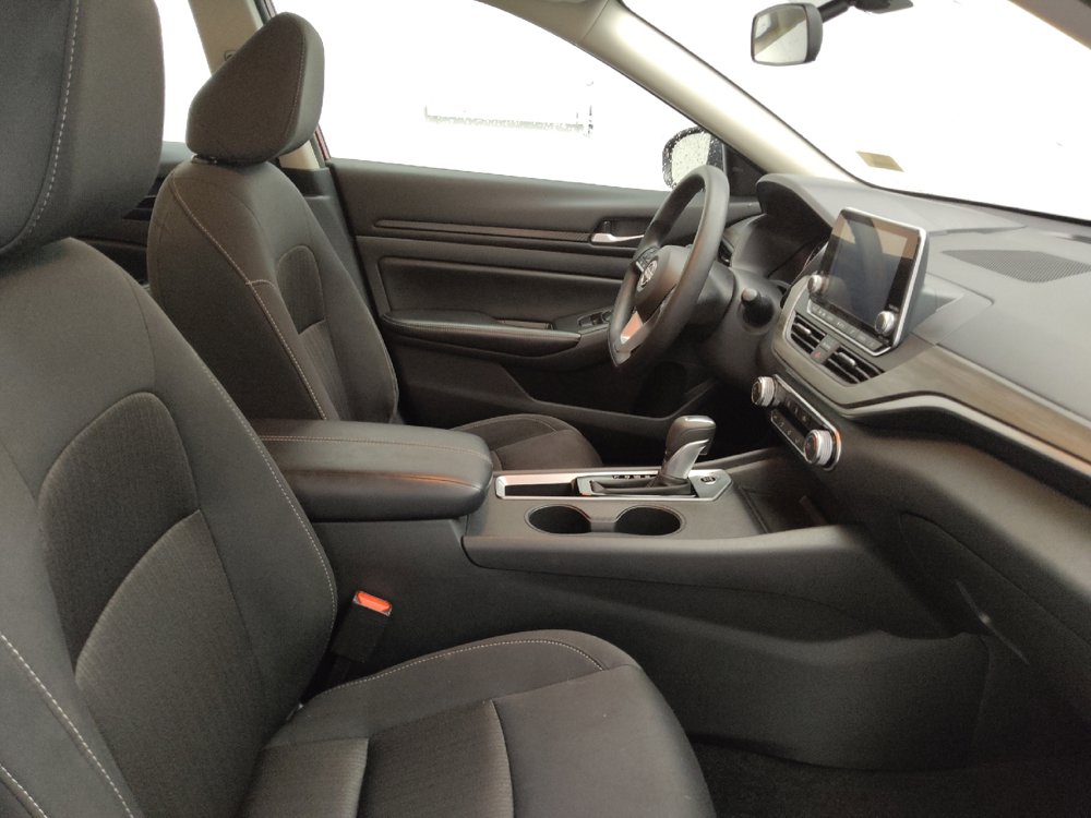 Used 2025 Nissan Altima 2.5 SV FWD image 21