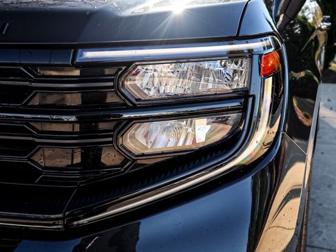 Used 2025 Ford Expedition Platinum w/ Stealth Appearance Package AWD/4WD image 6