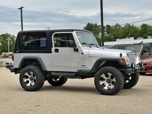 Used 2004 Jeep Wrangler 4WD image 2
