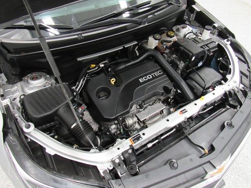 Used 2021 Chevrolet Equinox LS w/ LS Convenience Package image 23