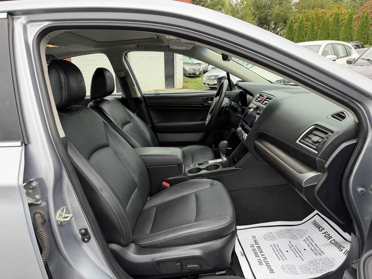Used 2017 Subaru Legacy 2.5i Limited AWD/4WD image 10