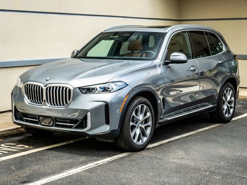 Used 2026 BMW X5 xDrive40i w/ Climate Comfort Package AWD/4WD image 1