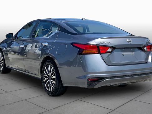Used 2024 Nissan Altima 2.5 SV FWD image 11