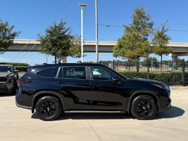Used 2024 Toyota Highlander XLE FWD image 6