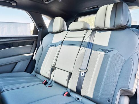 Used 2025 Bentley Bentayga Extended Wheelbase AWD/4WD image 42