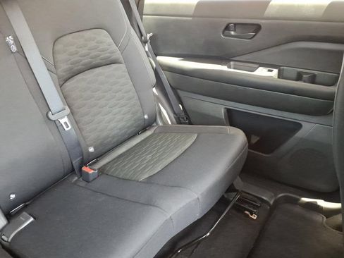 Used 2024 Nissan Pathfinder S FWD image 19