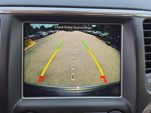 Used 2018 Jeep Grand Cherokee Limited AWD/4WD image 21