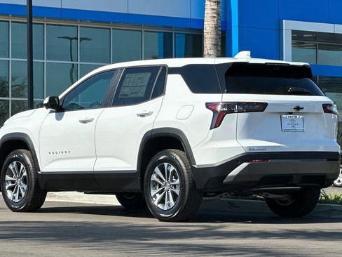 New 2026 Chevrolet Equinox LT w/ Convenience Package II FWD image 6