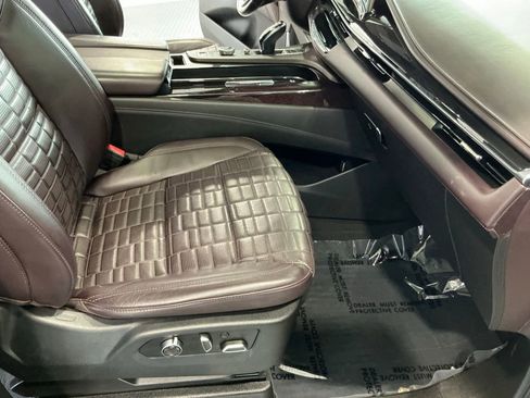 Used 2021 Cadillac Escalade ESV Sport Platinum RWD image 17