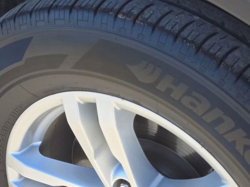 Used 2022 Ford Explorer XLT image 10