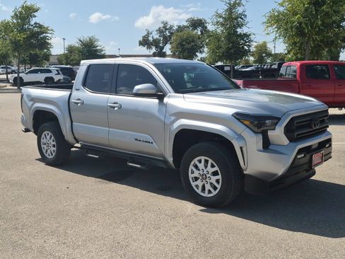 Certified 2025 Toyota Tacoma SR5 AWD/4WD image 7