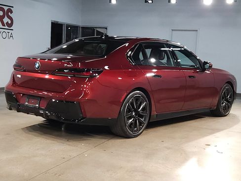 Used 2025 BMW 740i xDrive AWD/4WD image 7
