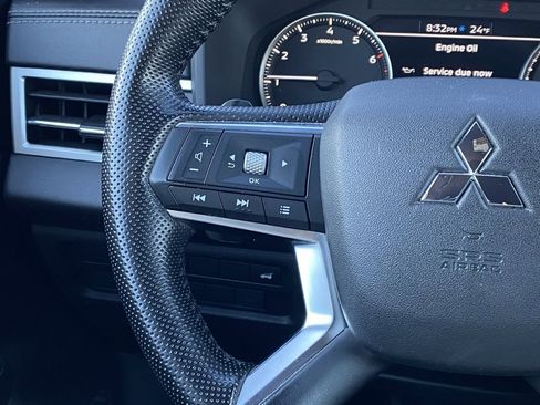 Used 2022 Mitsubishi Outlander SE image 14