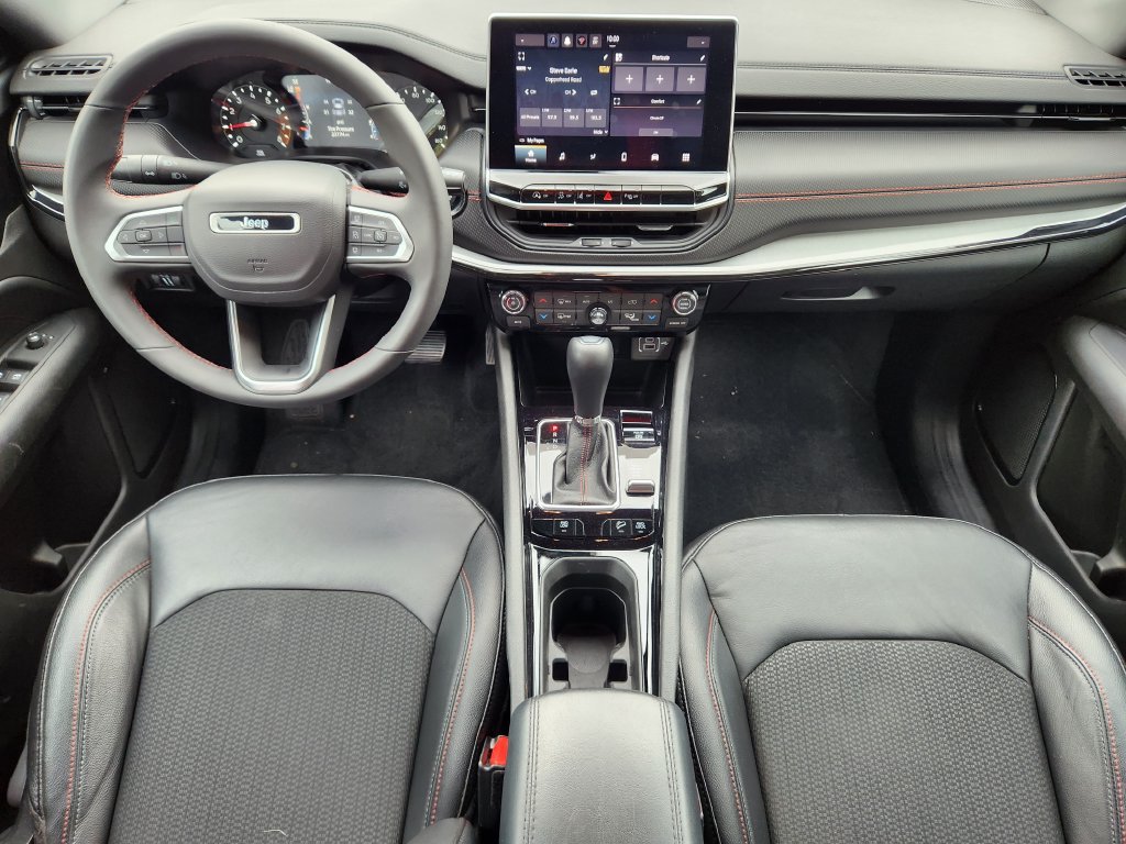 Used 2025 Jeep Compass Trailhawk AWD/4WD image 10