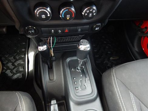 Used 2014 Jeep Wrangler Unlimited Sahara AWD/4WD image 26