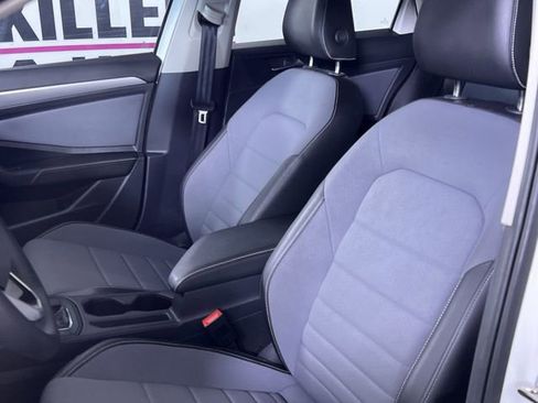 Used 2025 Volkswagen Jetta SE w/ Sunroof Package image 11