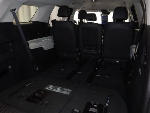 Used 2024 Kia Carnival LX FWD image 15