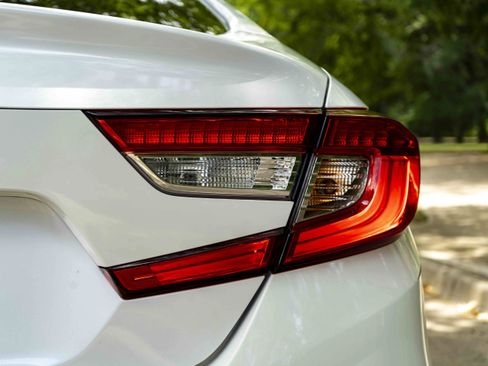Used 2018 Honda Accord LX image 13