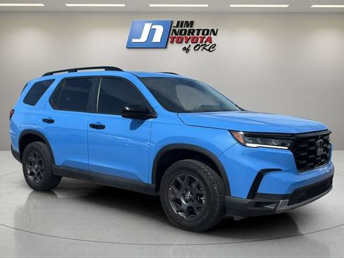 Used 2024 Honda Pilot TrailSport image 3