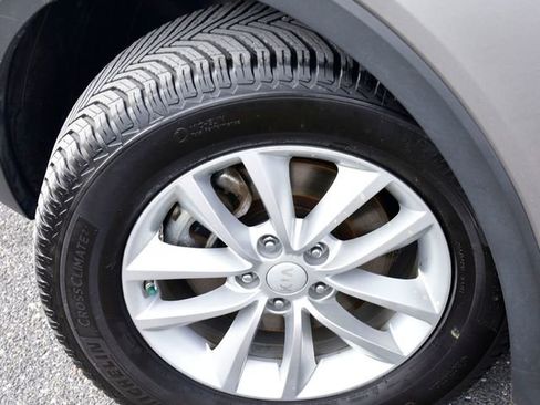 Certified 2018 Kia Sorento LX w/ LX V6 Convenience Package image 30