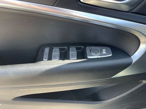 Used 2025 Genesis G70 2.5T AWD/4WD image 6