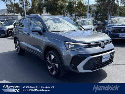 Used 2025 Volkswagen Taos SE AWD/4WD image 1