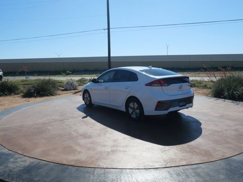 Used 2020 Hyundai Ioniq Blue image 4