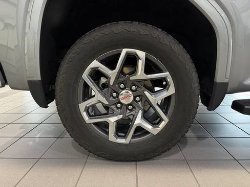 Used 2023 GMC Sierra 1500 SLT w/ SLT Premium Plus Package AWD/4WD image 9