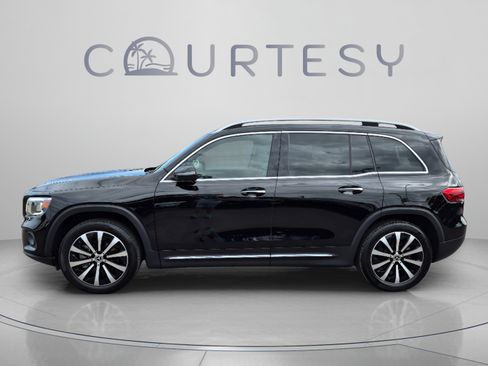 Used 2023 Mercedes-Benz GLB 250 image 2