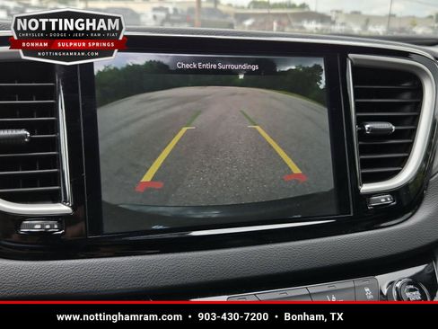 Used 2025 Chrysler Pacifica Select FWD image 14
