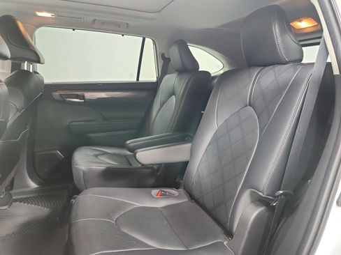 Used 2021 Toyota Highlander Platinum AWD/4WD image 11