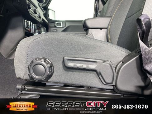 New 2025 Jeep Gladiator Sport image 14